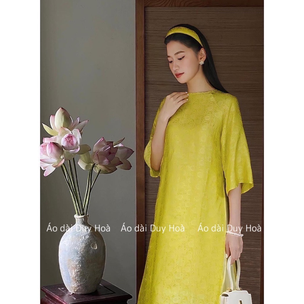 [SẴN HÀNG]  Aó Dài Gấm Tơ Xuông Dáng Xưa Tay Loe Đính Cúc Bọc Diện Tết Du Xuân 2024 - Áo Dài Duy Hòa | BigBuy360 - bigbuy360.vn