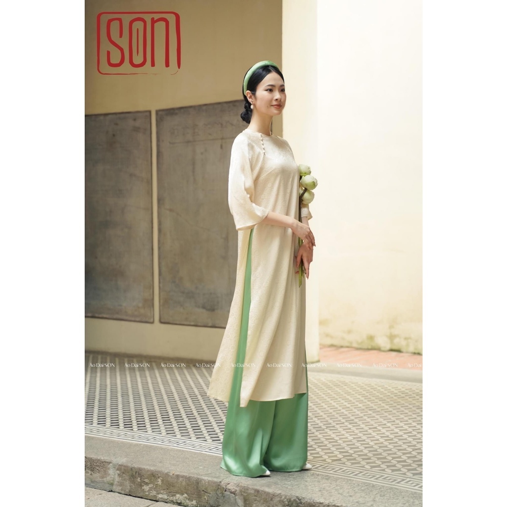 [SẴN HÀNG]  Aó Dài Gấm Tơ Xuông Dáng Xưa Tay Loe Đính Cúc Bọc Diện Tết Du Xuân 2024 - Áo Dài Duy Hòa | BigBuy360 - bigbuy360.vn