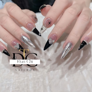 Nailbox móng úp thiết kế sẵn mẫu đen charm trái tim