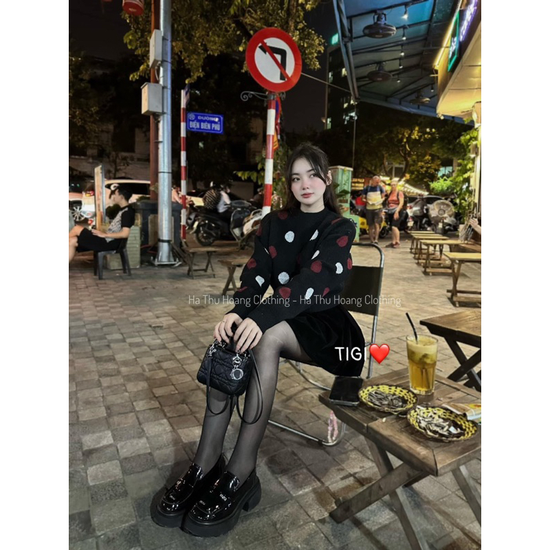 Áo Len Chấm Bi Croptop Hà Thu Hoàng