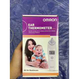 Nhiệt kế điện tử đo tai OMRON TH839S (Chính hãng bảo hành 2 năm)