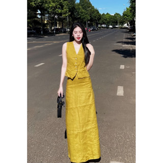 SET MÀU VÀNG LINEN TƯNG CAO CẤP ÁO GHILE MIX CHÂN VÁY CHỮ A DÁNG DÀI LƯNG CAO CÓ XOÈ NHẸ SIÊU ĐẸP