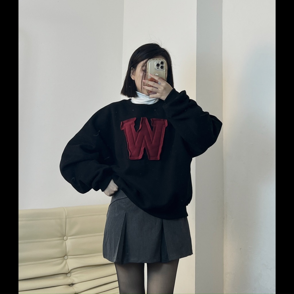 Áo Nỉ Sweater W Tay Phồng Form Boxy Chất Nỉ Bông Siêu Dày Dặn Thêu Đắp Vải Form Unisex Hot 2024
