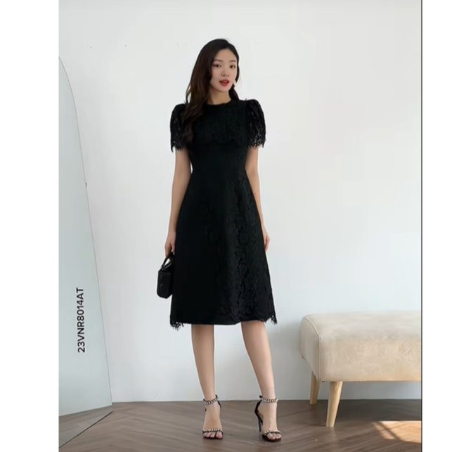 Đầm Nữ 𝐂𝐂𝐇𝐀𝐓 Dáng A Cổ Tròn Cape Nữ Tính Chất Ren Cao Cấp 23VNR8014AT