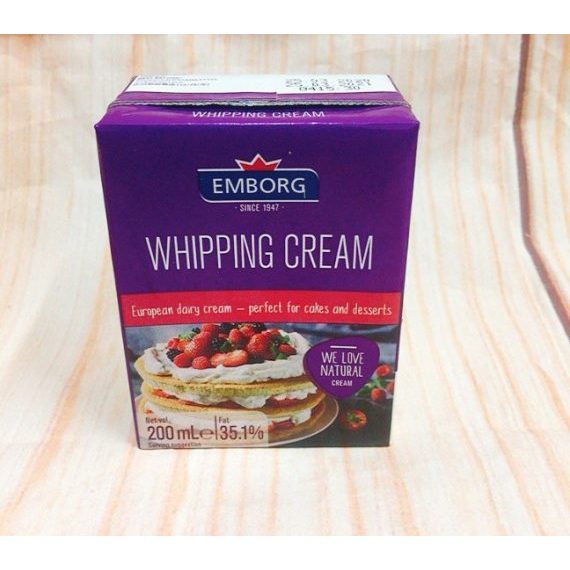 kem Whipping Cream Emborg 200ml, hạn sử dụng in trên bao bì