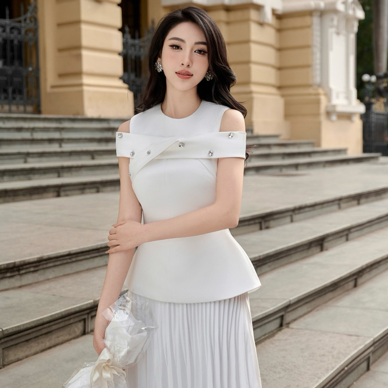 LAGOM - Áo kiểu nữ trễ vai kết đá (SHAYLEE TOP)