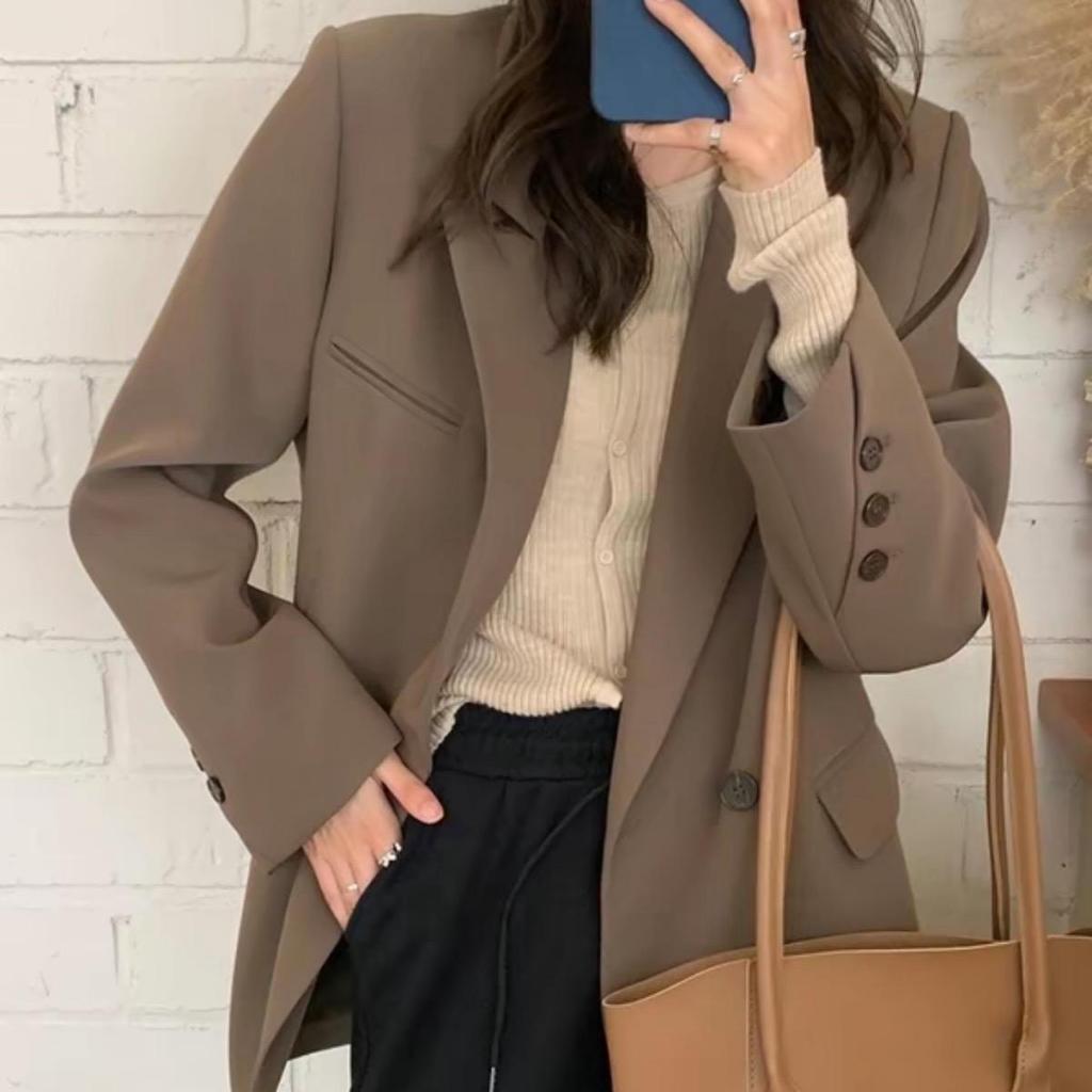 Áo blazer hai lớp túi nắp cúc chéo tay có độn vai mỏng mộc hồ lô
