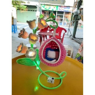 Xích đu hoa linh lan bằng len có đèn nhấp nháy