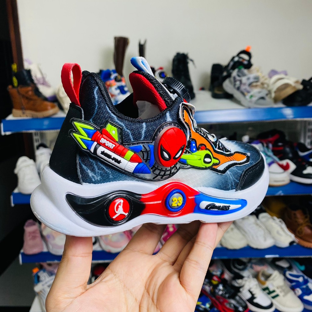 Giày siêu nhân có đèn khóa vặn giày thể thao bé trai nhẹ êm