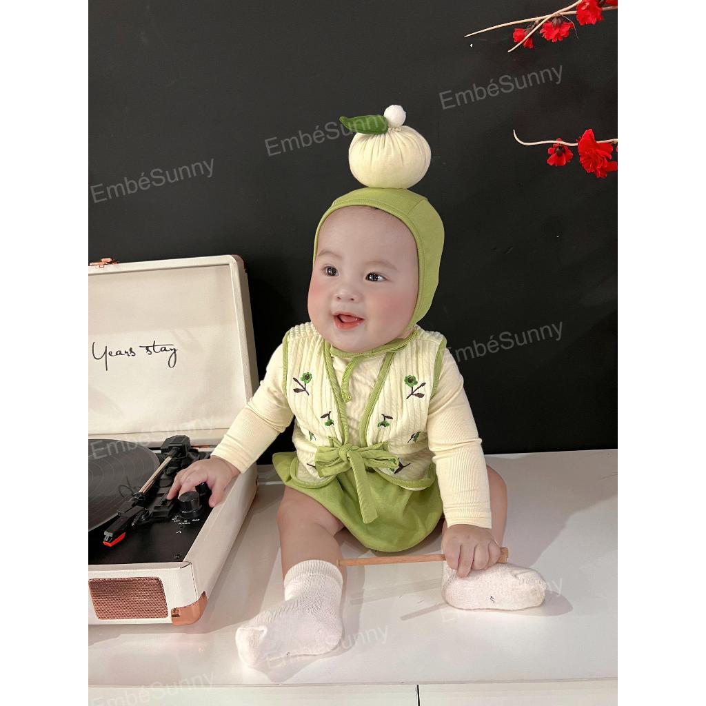 Set hanbok thêu hoa cho bé trai