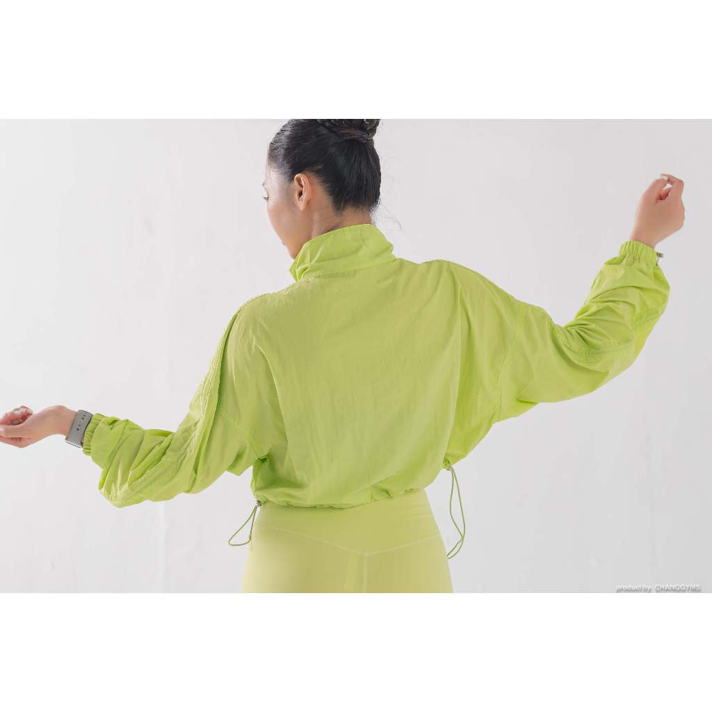 Áo khoác gió Golden Girl áo khoác gió form crop thể thao chất gió nhăn chống thấm nước thoáng khí - Changgyms | BigBuy360 - bigbuy360.vn