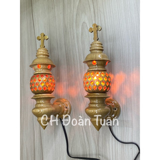 Đèn thờ gỗ sồi gắn tường kiểu dáng cánh mai có thánh giá