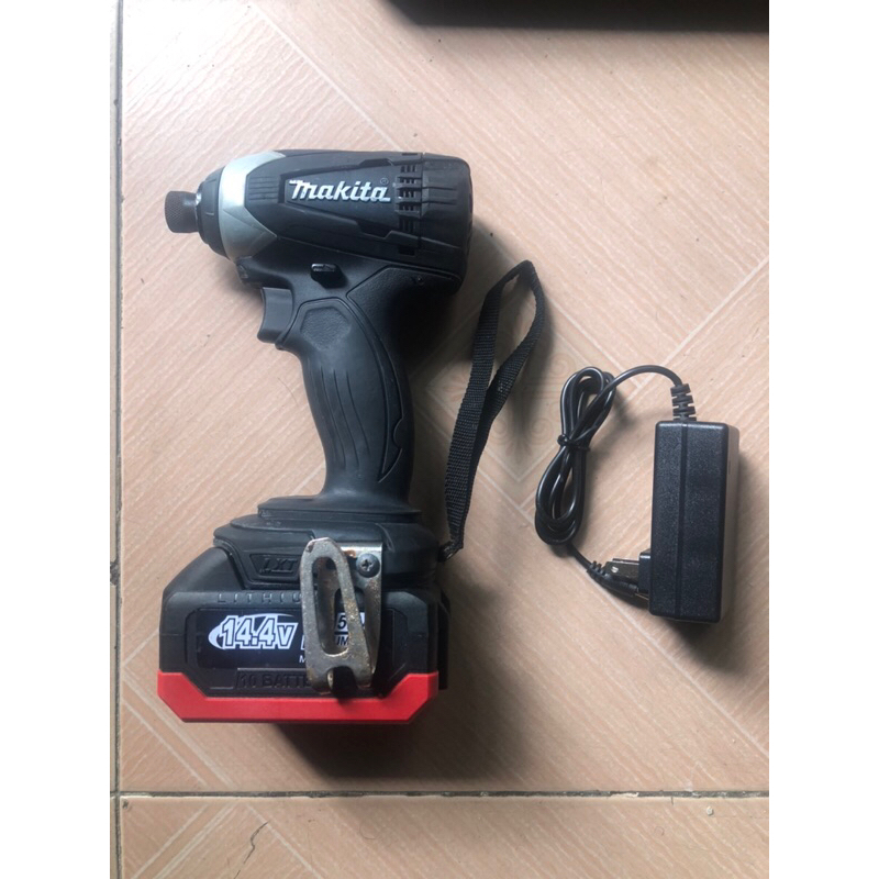 máy bắn vít nhật bãi makita TD 134DX2D( tặng đầu nam châm và đầu vít)