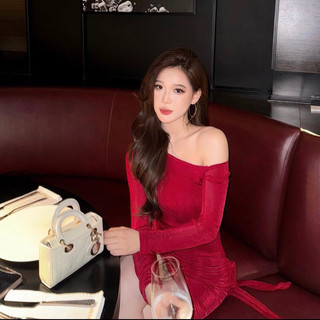 Đầm Ôm Body Tay Dài Trễ Vai Nhún Hông Đính Hoa Tà Thun Mịn Sexy Sang Chảnh Màu Đỏ Đen