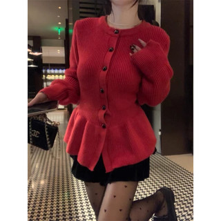 Áo len đỏ xoè cúc đen HANNY
