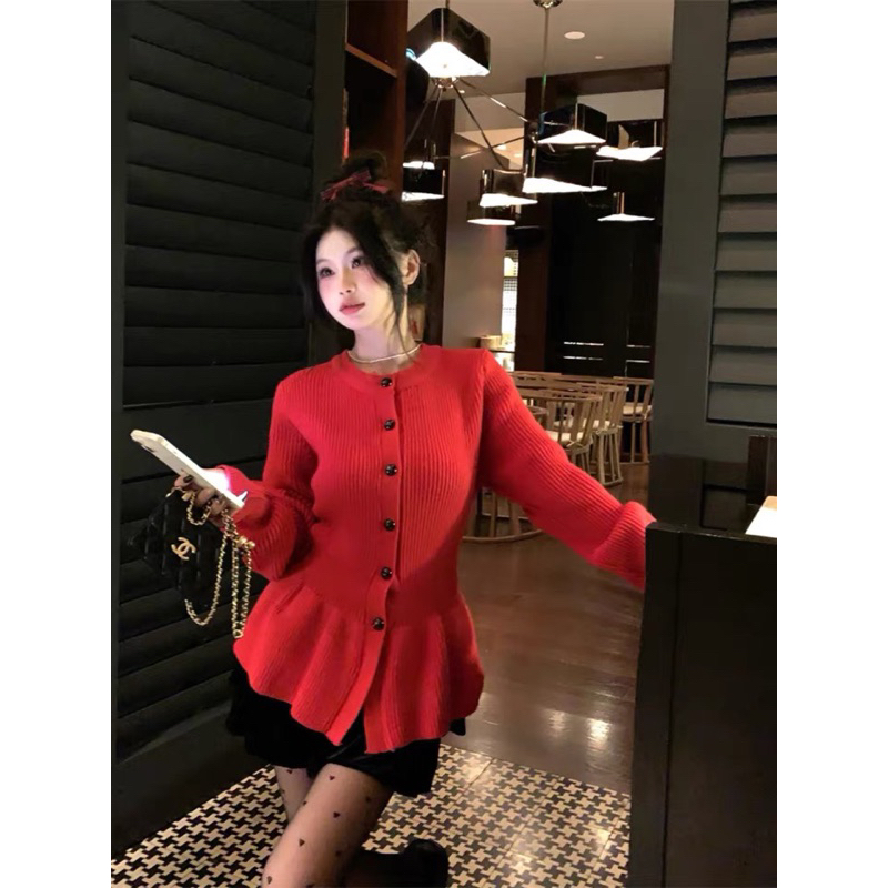 Áo len đỏ xoè cúc đen HANNY