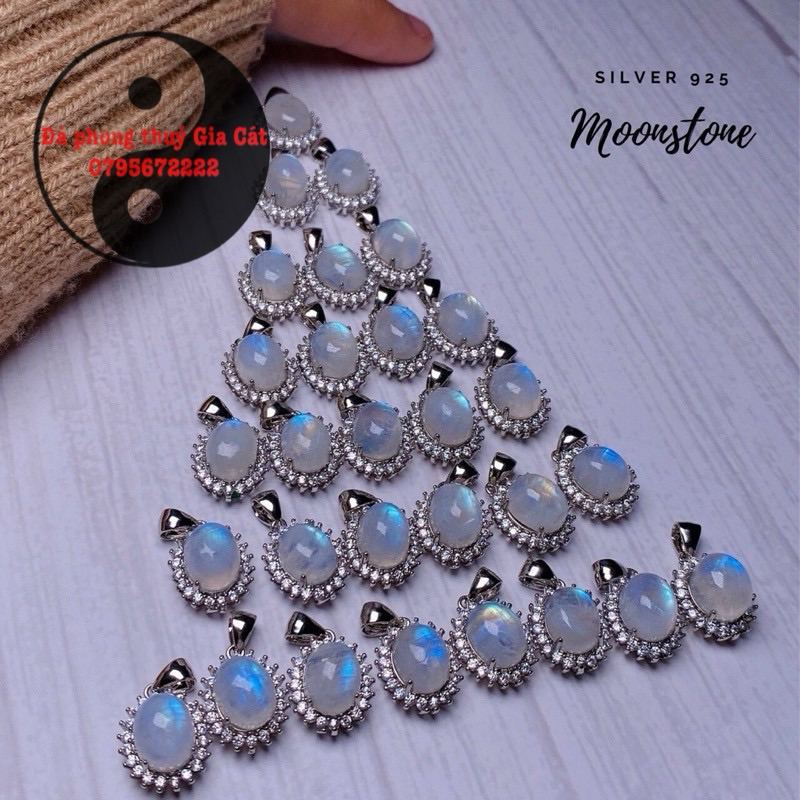 Mặt dây chuyền mặt trăng moonstone