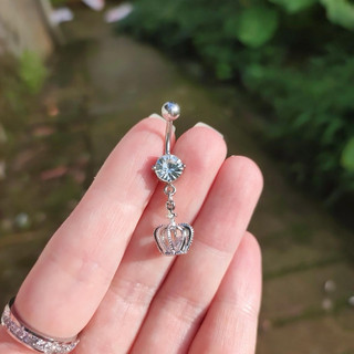 Khuyên rốn hình vương miện