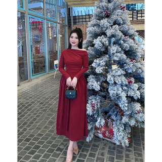 Đầm đỏ dáng dài trễ vai thu hút