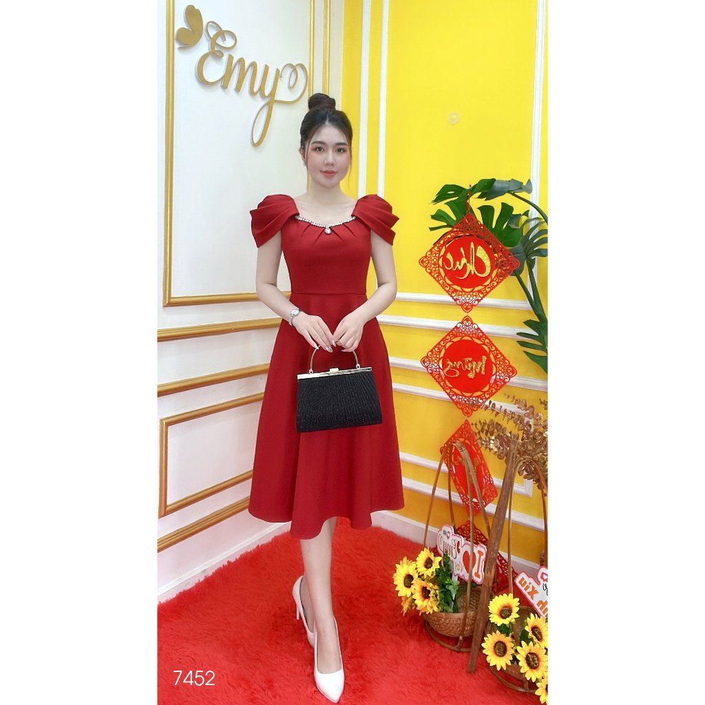 Đầm EMY EM7452 Xoè Đỏ Kết Hạt Cổ