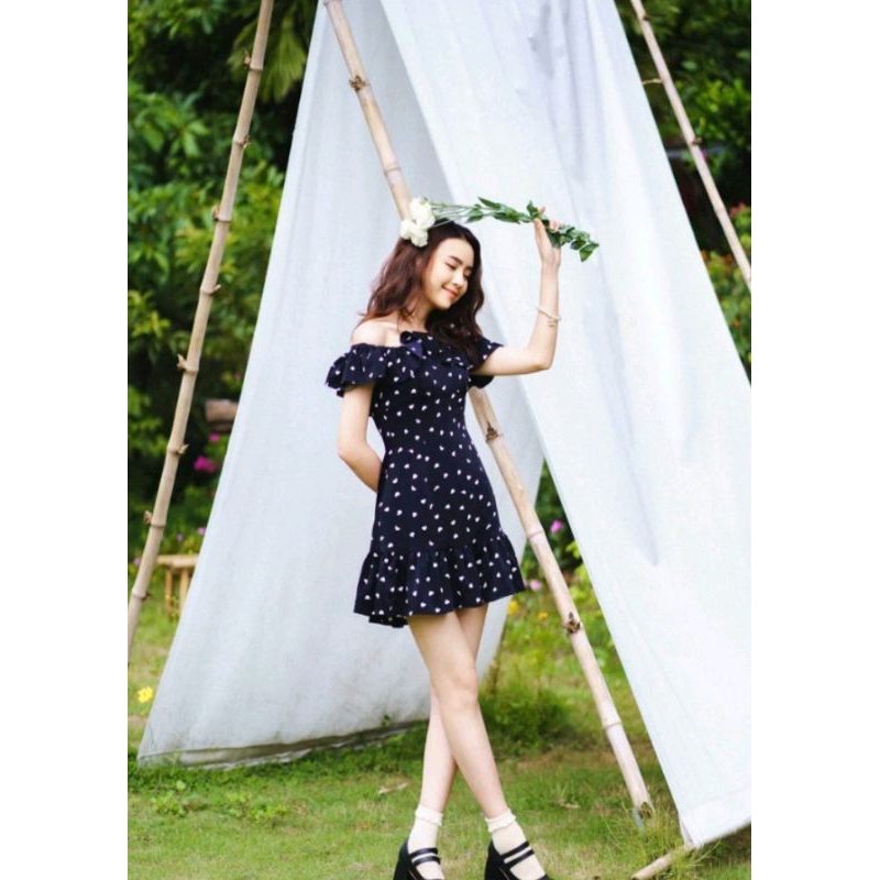 Pass đầm lụa elise đen tim trễ vai size M còn nguyên tag
