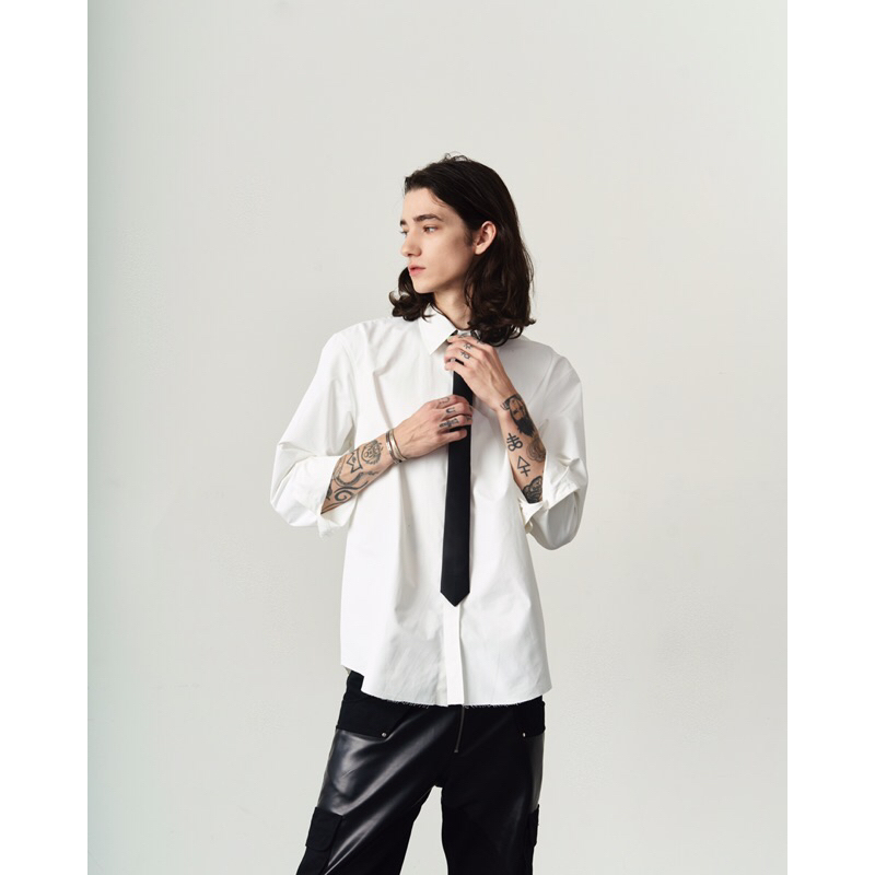 Cà vạt Nam Chất liệu Polysilk Caravat Basic màu Đen