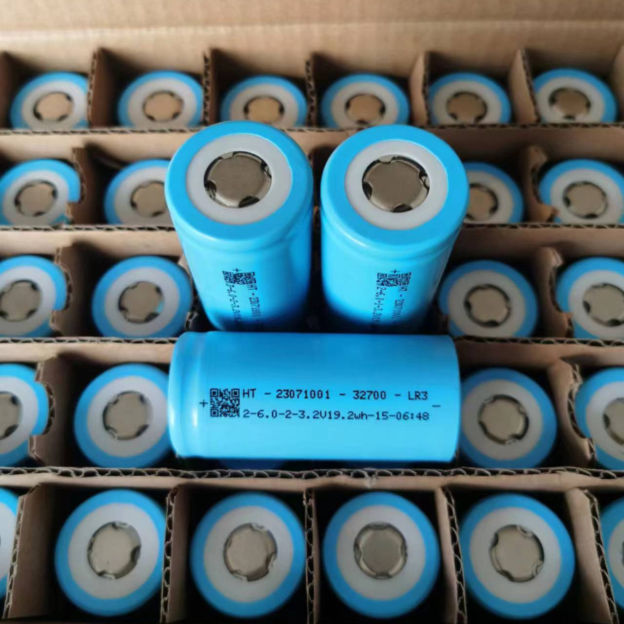 Pin lithium sắt 32700- 3.2V 6.0Ah
