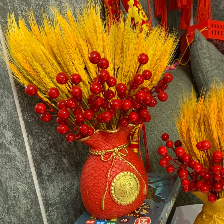 Bình hoa túi tiền Tết 2024, lọ 06 cành đào đông, bông lúa mạch mini giả trang trí, decor để bàn năm mới - bình đỏ