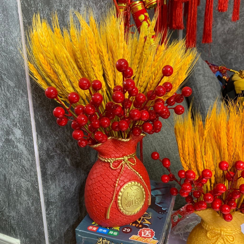 Bình hoa túi tiền Tết - 06 cành đào đông, bông lúa mạch mini giả trang trí, decor để bàn năm mới - bình đỏ