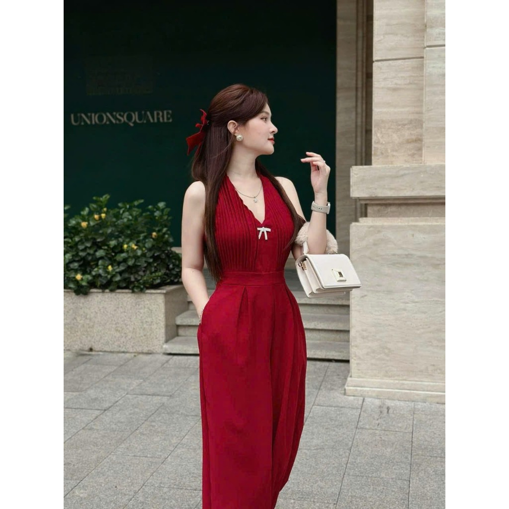 Jum cổ chữ V khoét sâu có mút ngực cài khuy hở lưng ống rộng dập ly HT101