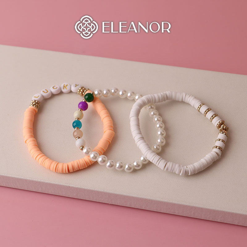 Set lắc tay nữ ngọc trai nhân tạo Eleanor Accessories mặt khắc chữ lucky phụ kiện trang sức năng động 5528