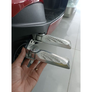 Cụm gác chân sau phải latte b0rf74400000, hàng chính hãng yamaha vn