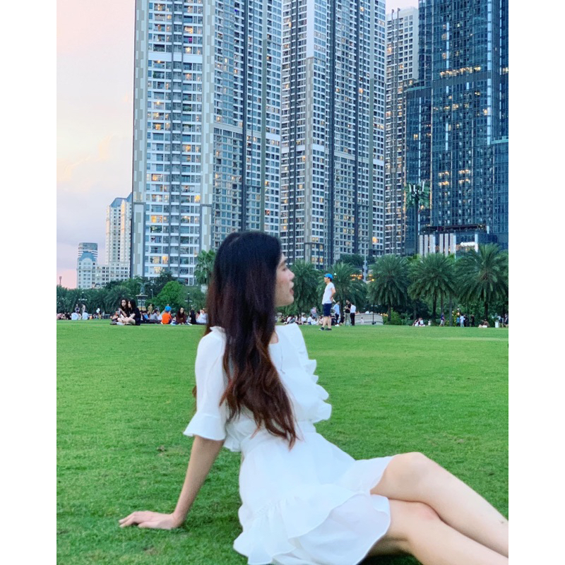 Váy trắng tầng