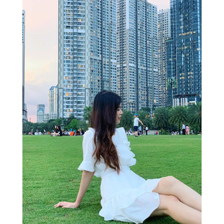 Váy trắng tầng