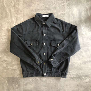 Áo khoác denim YC B3077 BuiVintage, vải denim dày vừa phải phom đẹp.