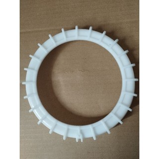 Nắp nhựa giữ bơm xăng dùng cho các xe Toyota Hilux, Fortuner, Inova