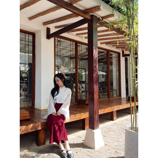 Hanbok cách tân tay loe rộng phối chân váy