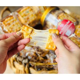 Bánh hành kẹp phô mai - bánh ống - bánh bông tuyết trứng muối homemade - Nhà Nine