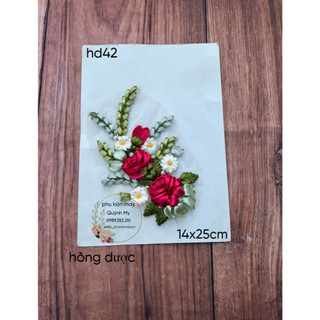 Hoa ruy băng hồng dược xinh xắn