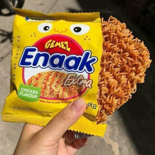 Snack mì trẻ em Enaak Indonesia vị gà truyền thống thùng 24 gói x 30g
