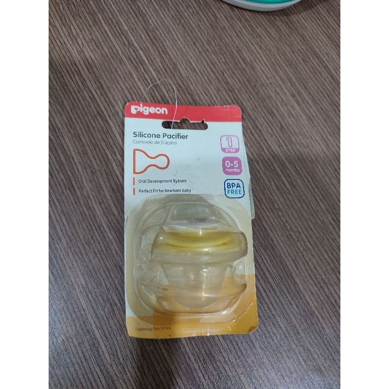 Ty ngậm silicone ( Pigeon) b1, b2.