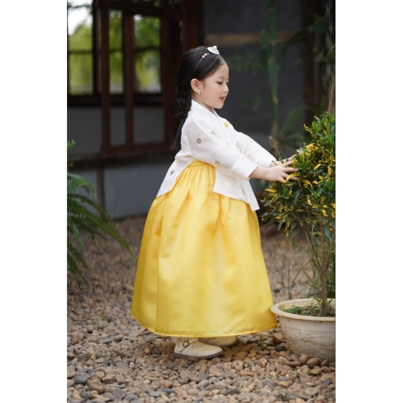 Hanbok bé gái
