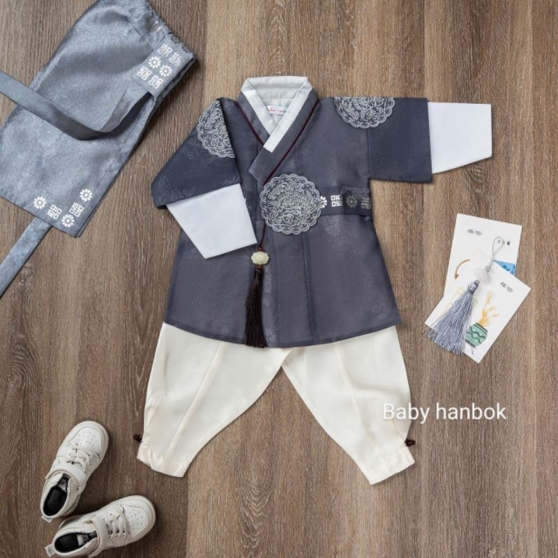 Hanbok bé trai