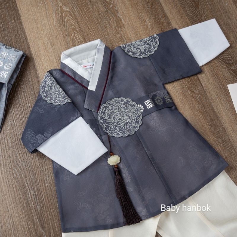 Hanbok bé trai