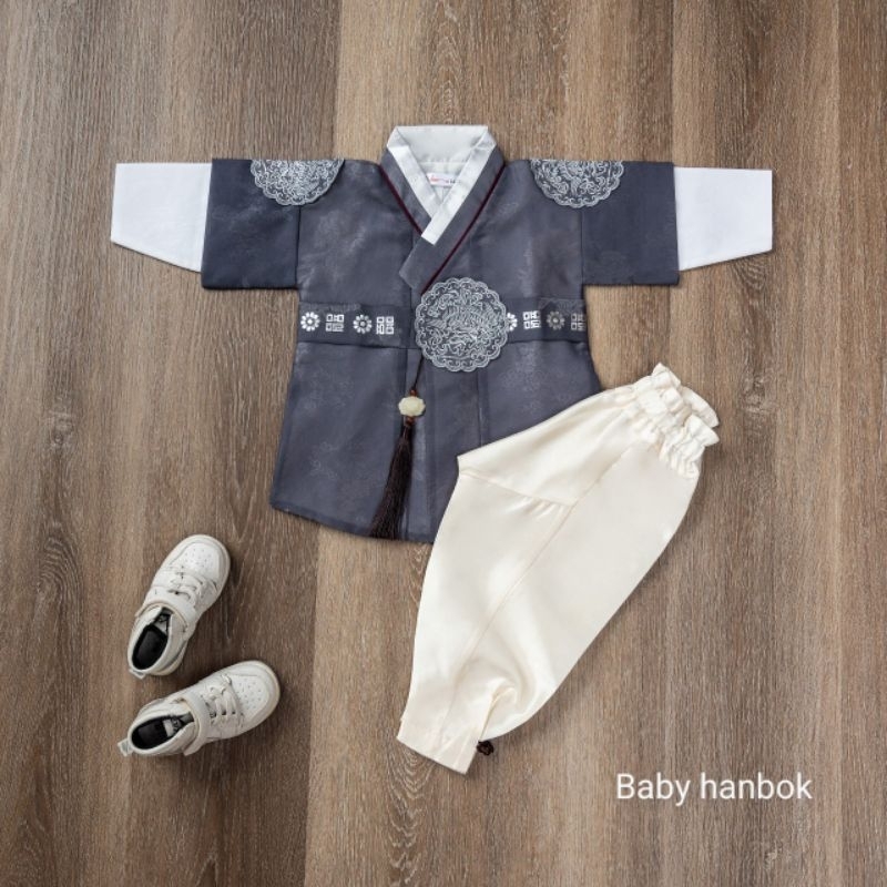 Hanbok bé trai