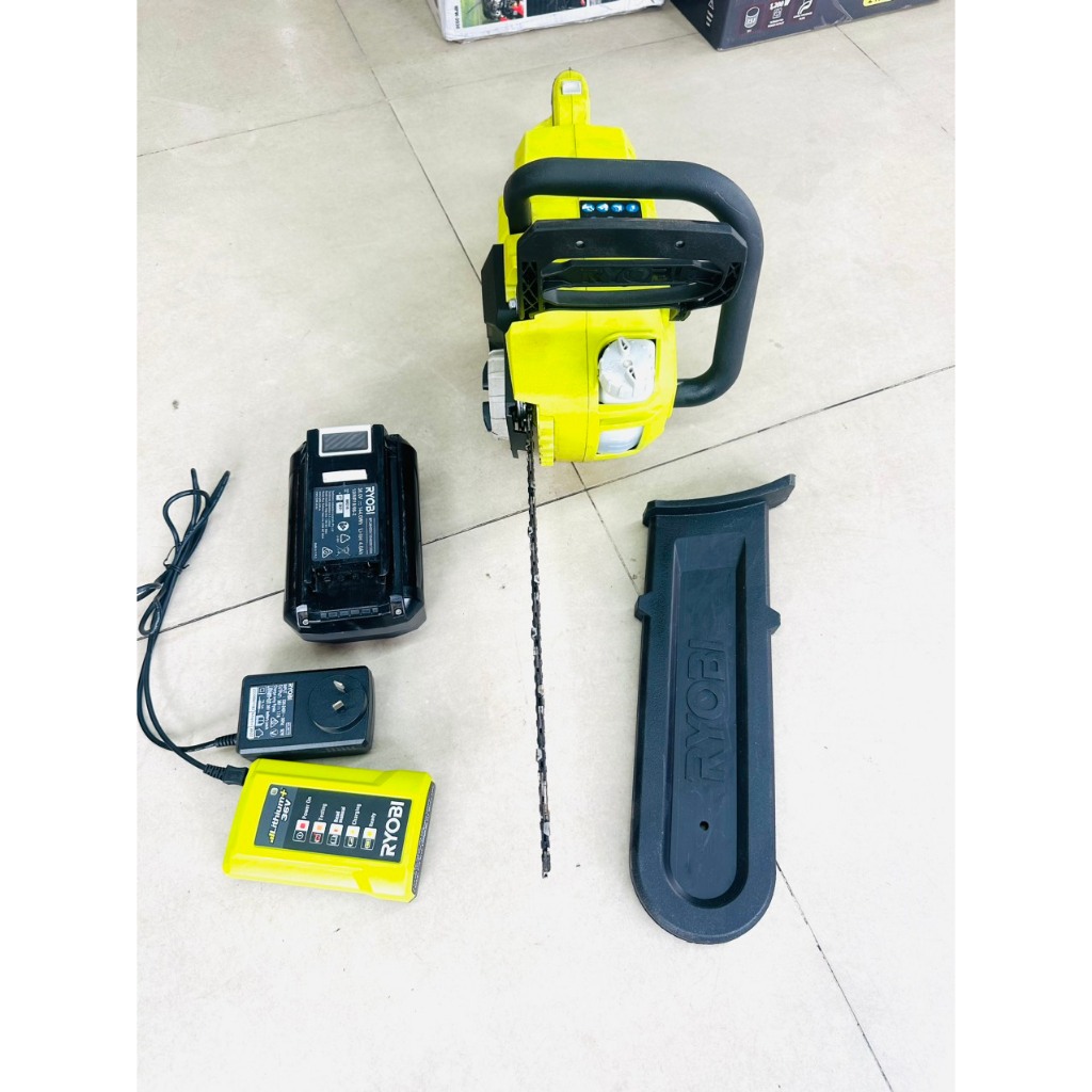 Máy cưa xích pin 36v  PIN 4ah rcs36x4