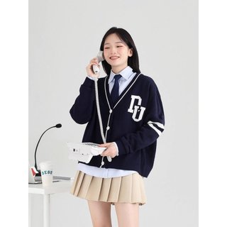  Áo khoác len cardigan cài nút Dessuu họa tiết thêu chữ DU