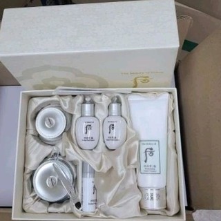 SET CAO NÁM WHOO VÀ KEM DƯỠNG TRẮNG SOEL  RADIANT WHITE  ULTIMATE  CORRECTOR  SPECIAL SET