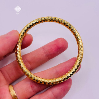  Vòng tay titan chạm caro dày 6 li Lắc tay trơn titan màu 18k không phai màu không rỉ sét TRANGSUCMOILUATUOI.RIN 