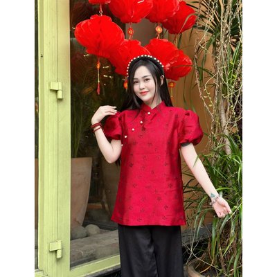 YU CHERRY | Áo thiết kế nữ tay bồng, cổ trụ có đính nút ngọc trai Blissoo Top YA485